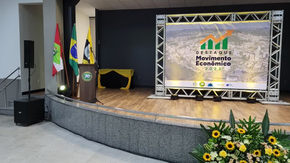 Estrutura de truss e telão para evento corporativo