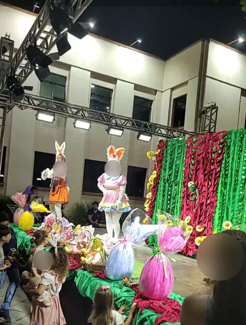 Estrutura de truss e iluminação para evento de Páscoa